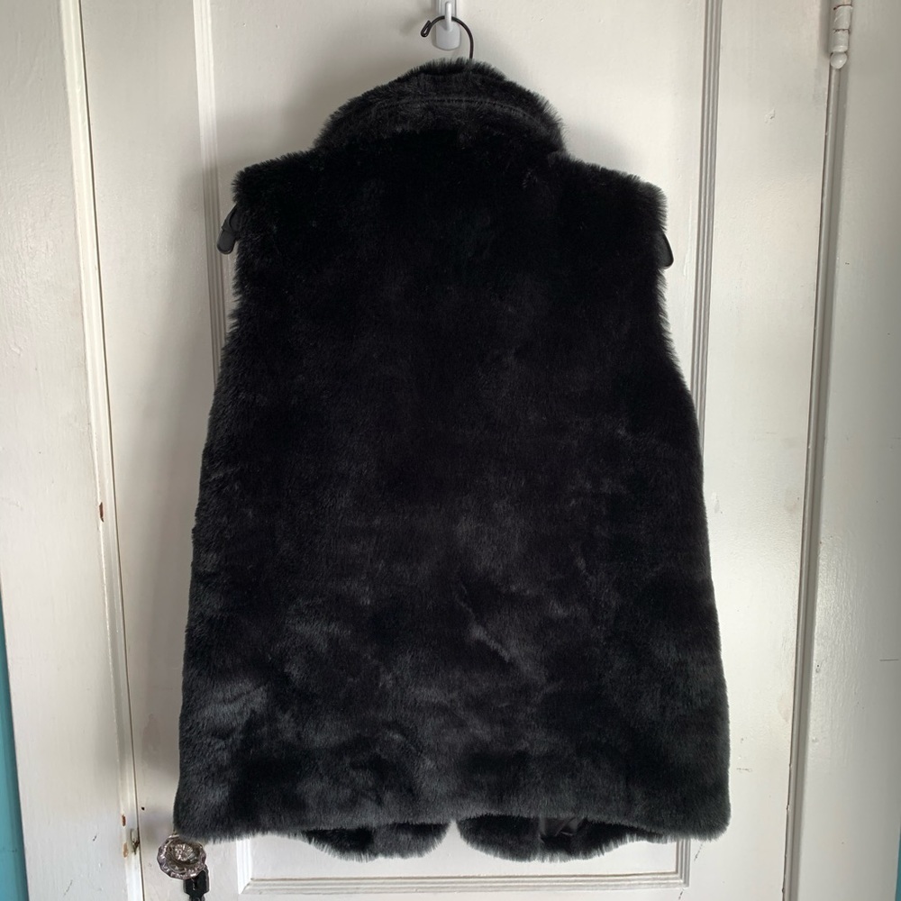 Forever 21 Black Faux Fur Collared Sleeveless Vest Outerwear Classic Mob Wife M - Picture 4 of 12